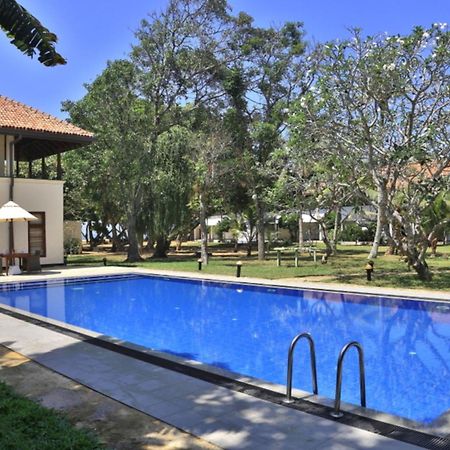 Hibiscus Beach Hotel & Villas Калутара Экстерьер фото