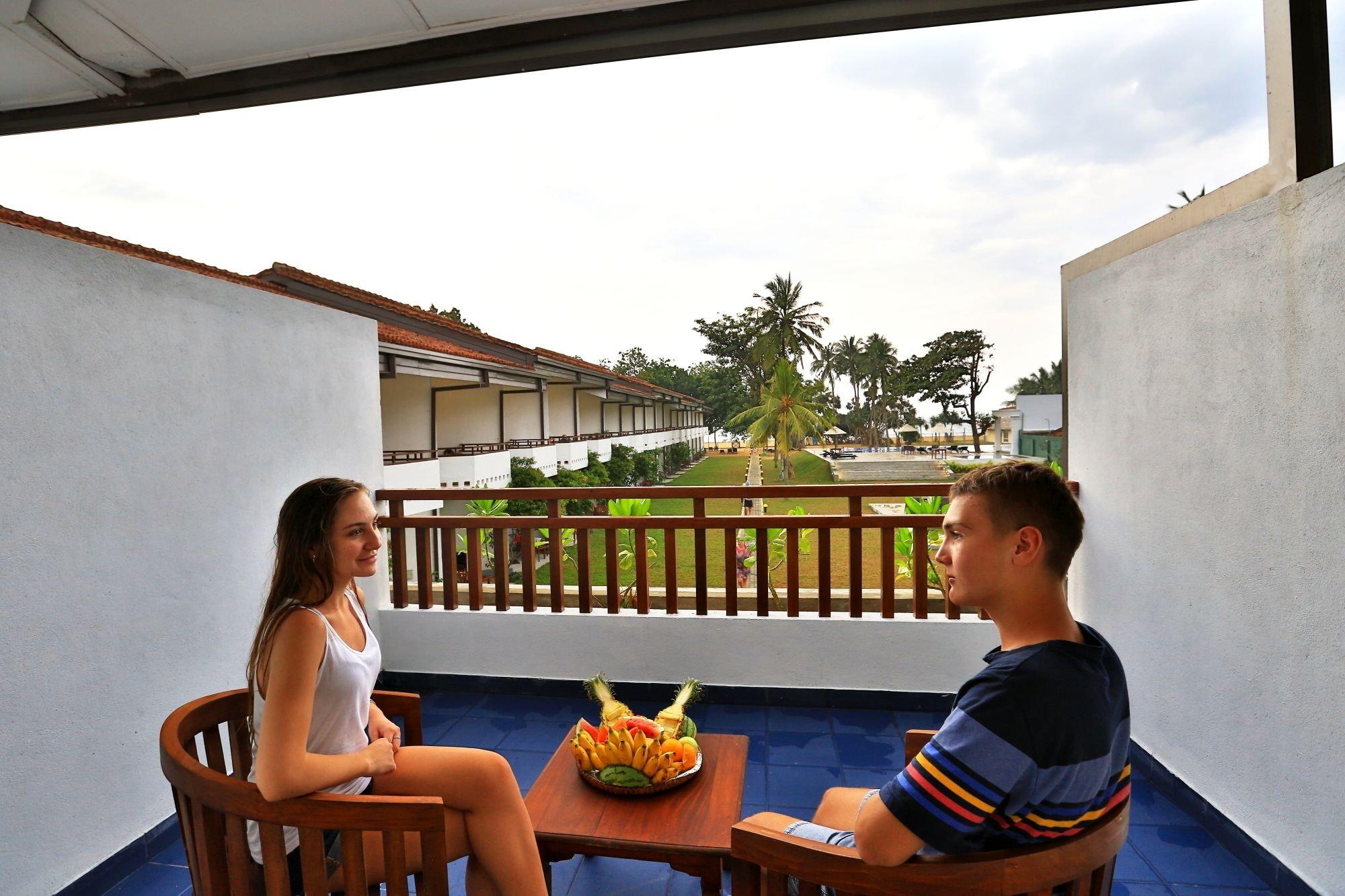 Hibiscus beach hotel villas 4 kalutara. Отель Hibiscus Beach Hotel & Villas. Hibiscus Beach Hotel Villas 4 Шри-Ланка Калутара. Отель Hibiscus Beach Hotel & Villas питание. Отель Hibiscus Beach Hotel & Villas Deluxe Room.