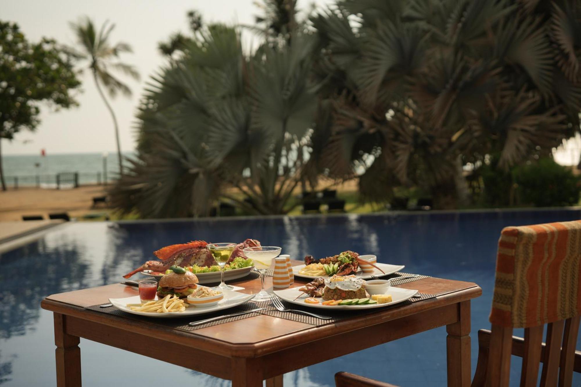 Hibiscus Beach Hotel & Villas Калутара Экстерьер фото