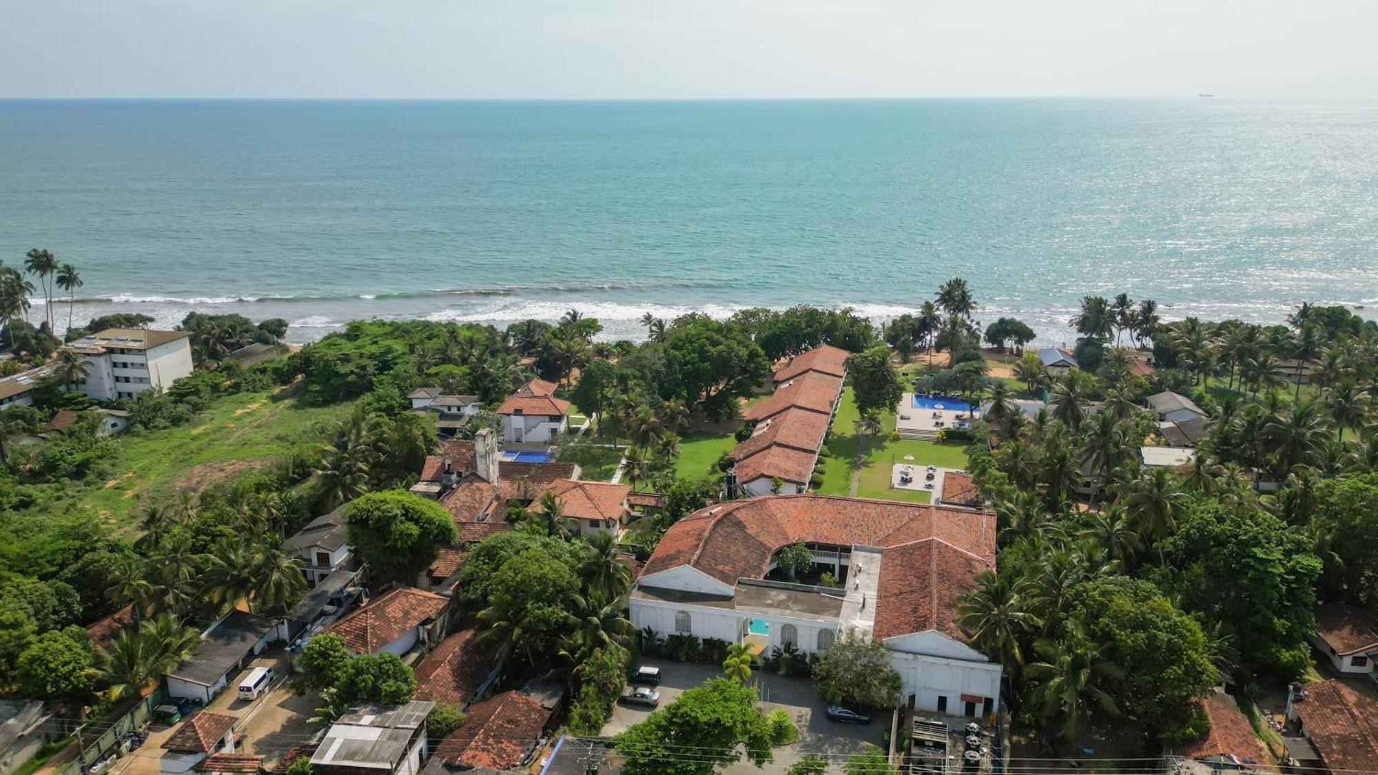 Hibiscus Beach Hotel & Villas Калутара Экстерьер фото