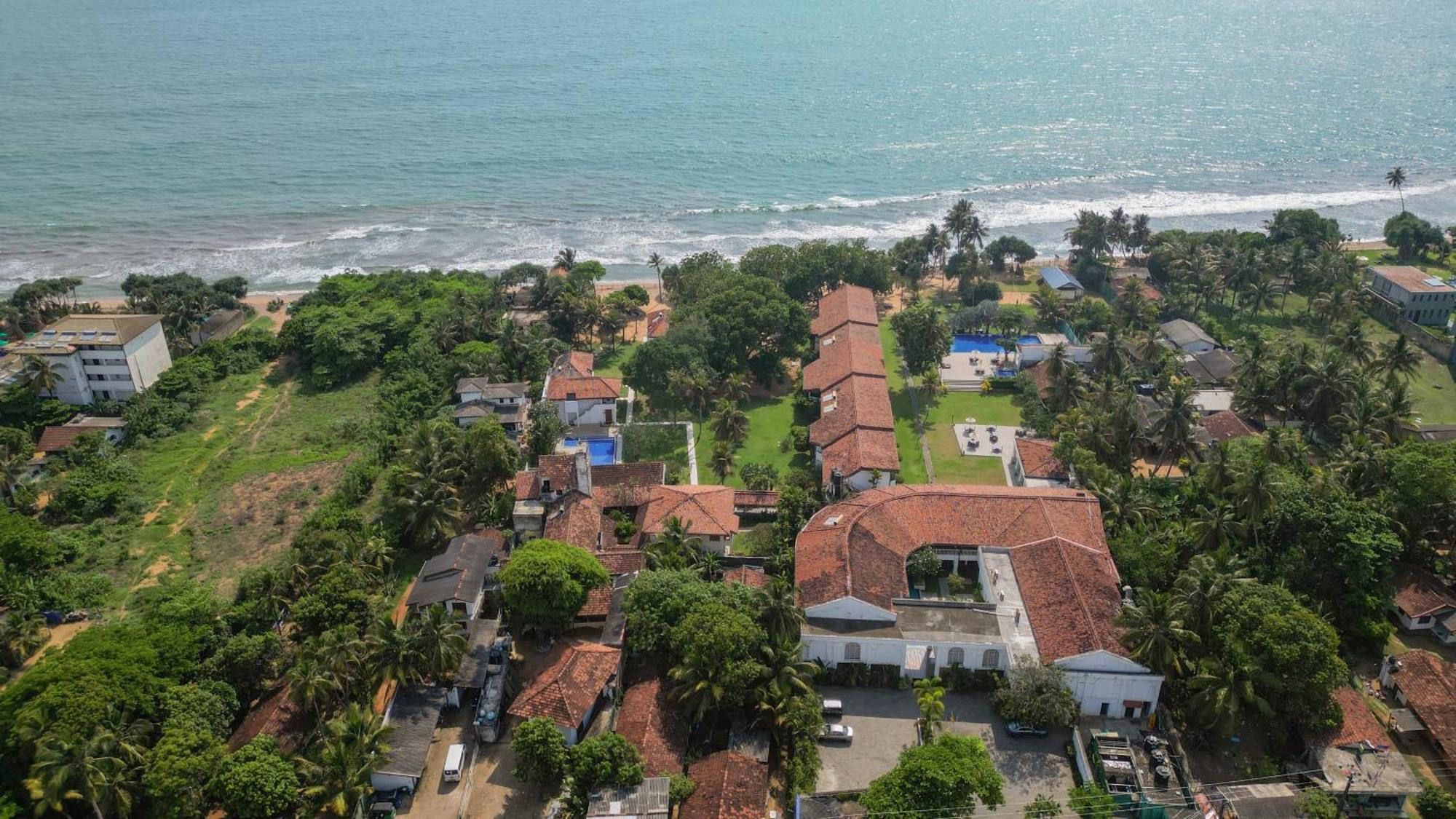 Hibiscus Beach Hotel & Villas Калутара Экстерьер фото