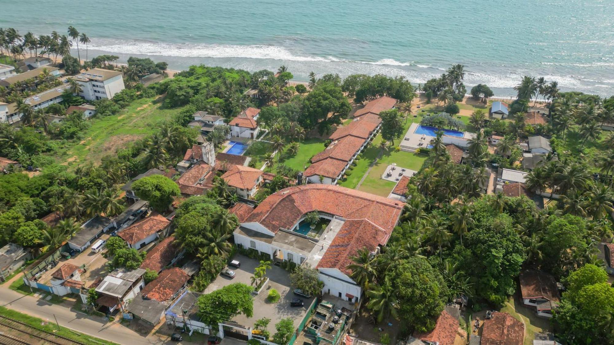 Hibiscus Beach Hotel & Villas Калутара Экстерьер фото