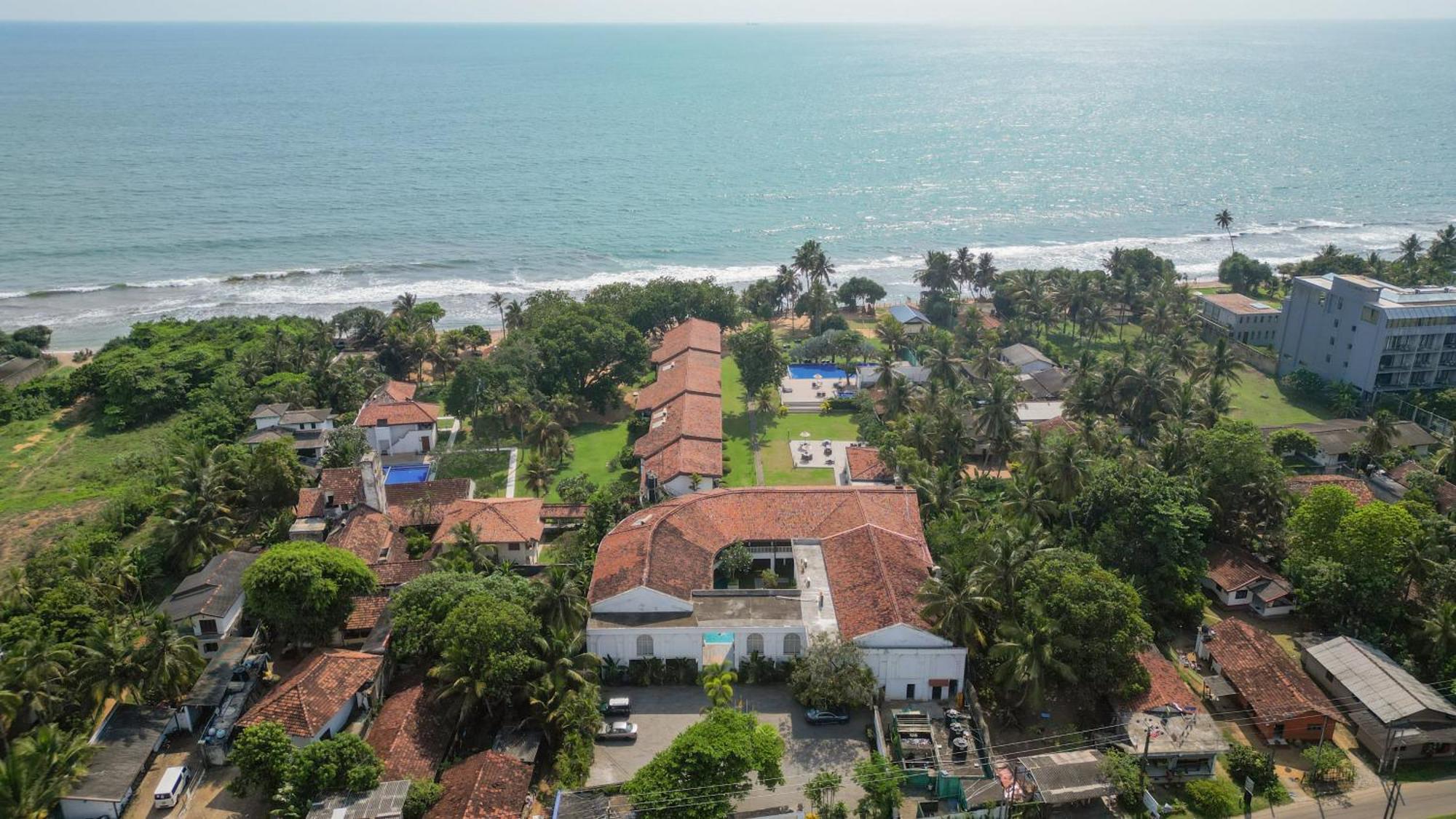Hibiscus Beach Hotel & Villas Калутара Экстерьер фото