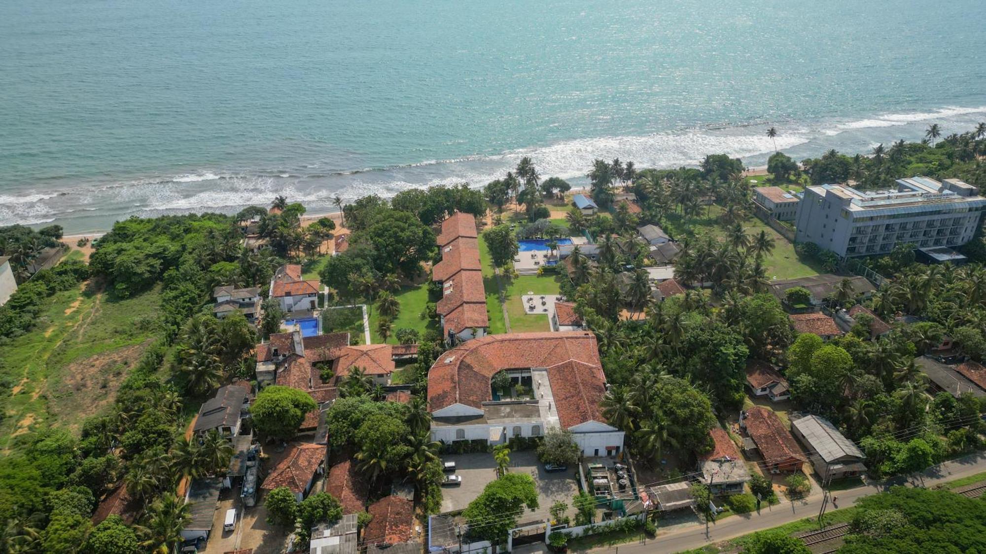 Hibiscus Beach Hotel & Villas Калутара Экстерьер фото