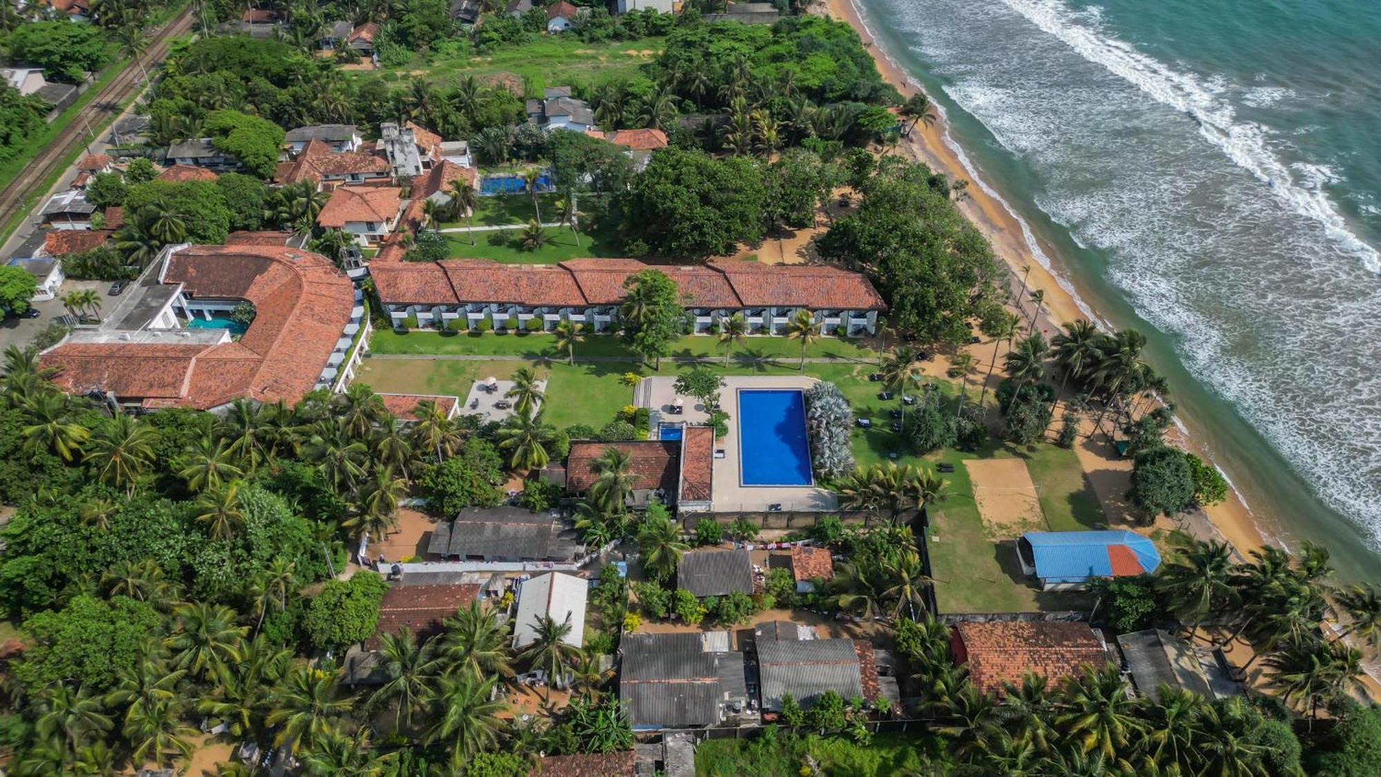 Hibiscus Beach Hotel & Villas Калутара Экстерьер фото
