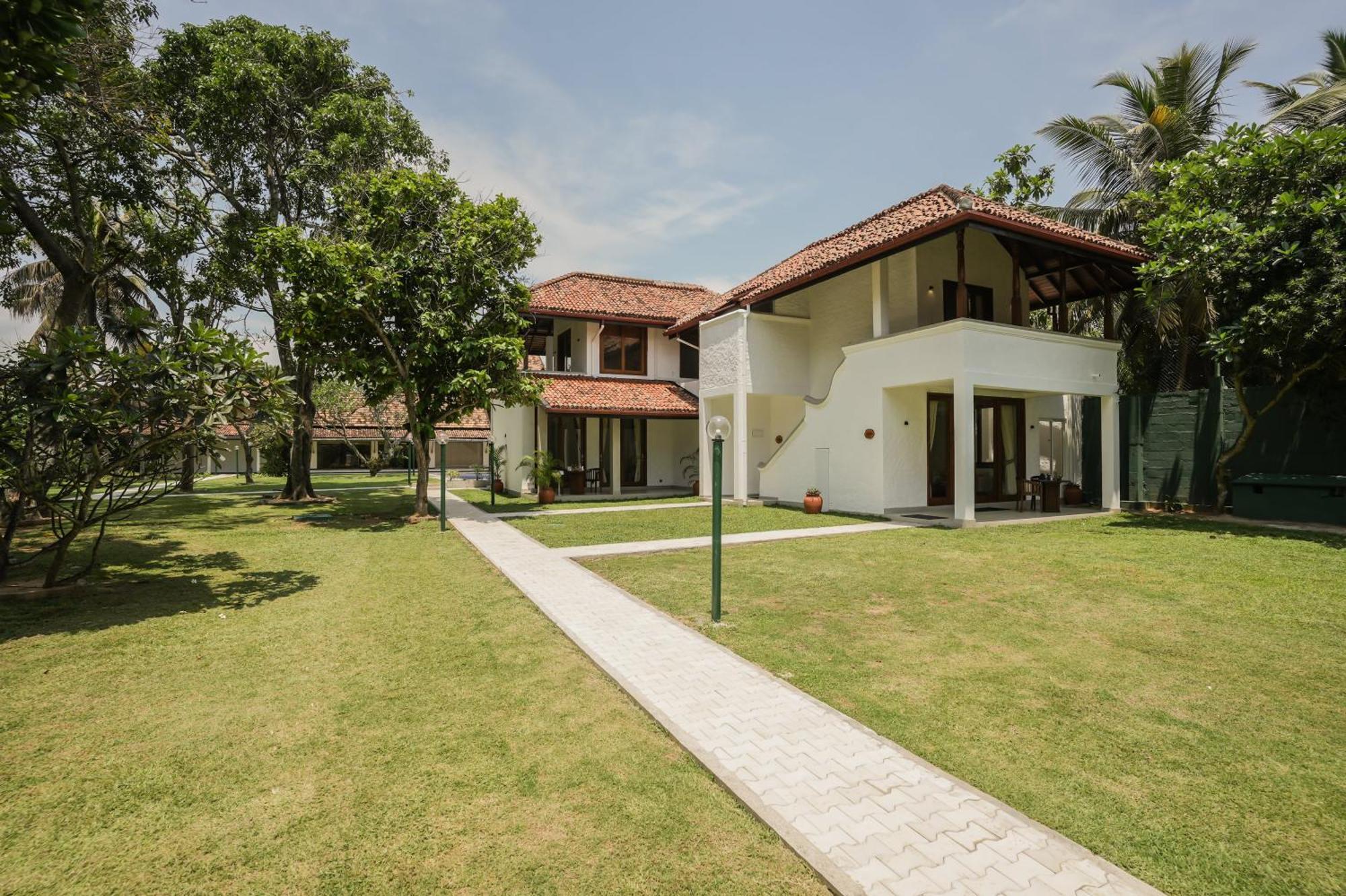 Hibiscus Beach Hotel & Villas Калутара Экстерьер фото