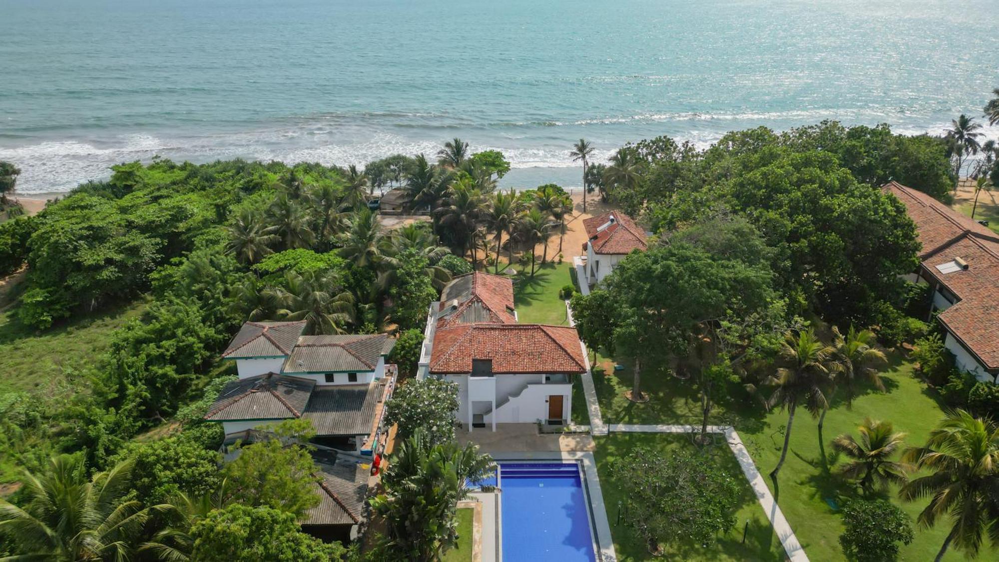 Hibiscus Beach Hotel & Villas Калутара Экстерьер фото