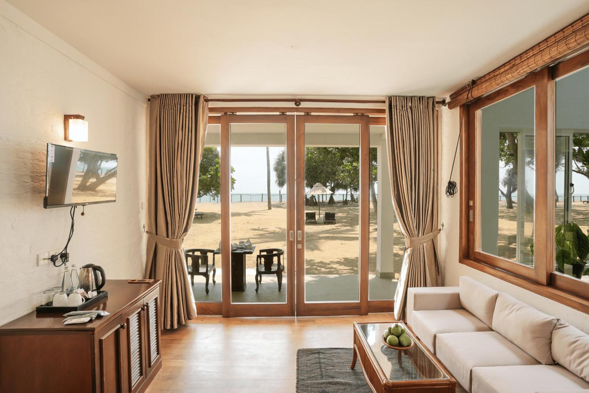 Hibiscus Beach Hotel & Villas Калутара Экстерьер фото