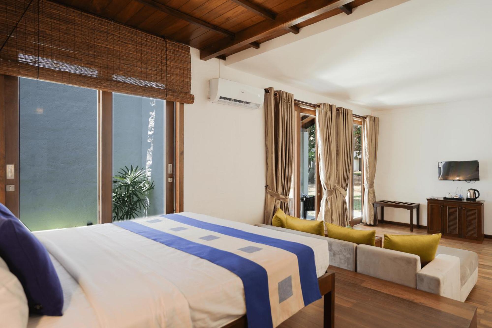 Hibiscus Beach Hotel & Villas Калутара Экстерьер фото