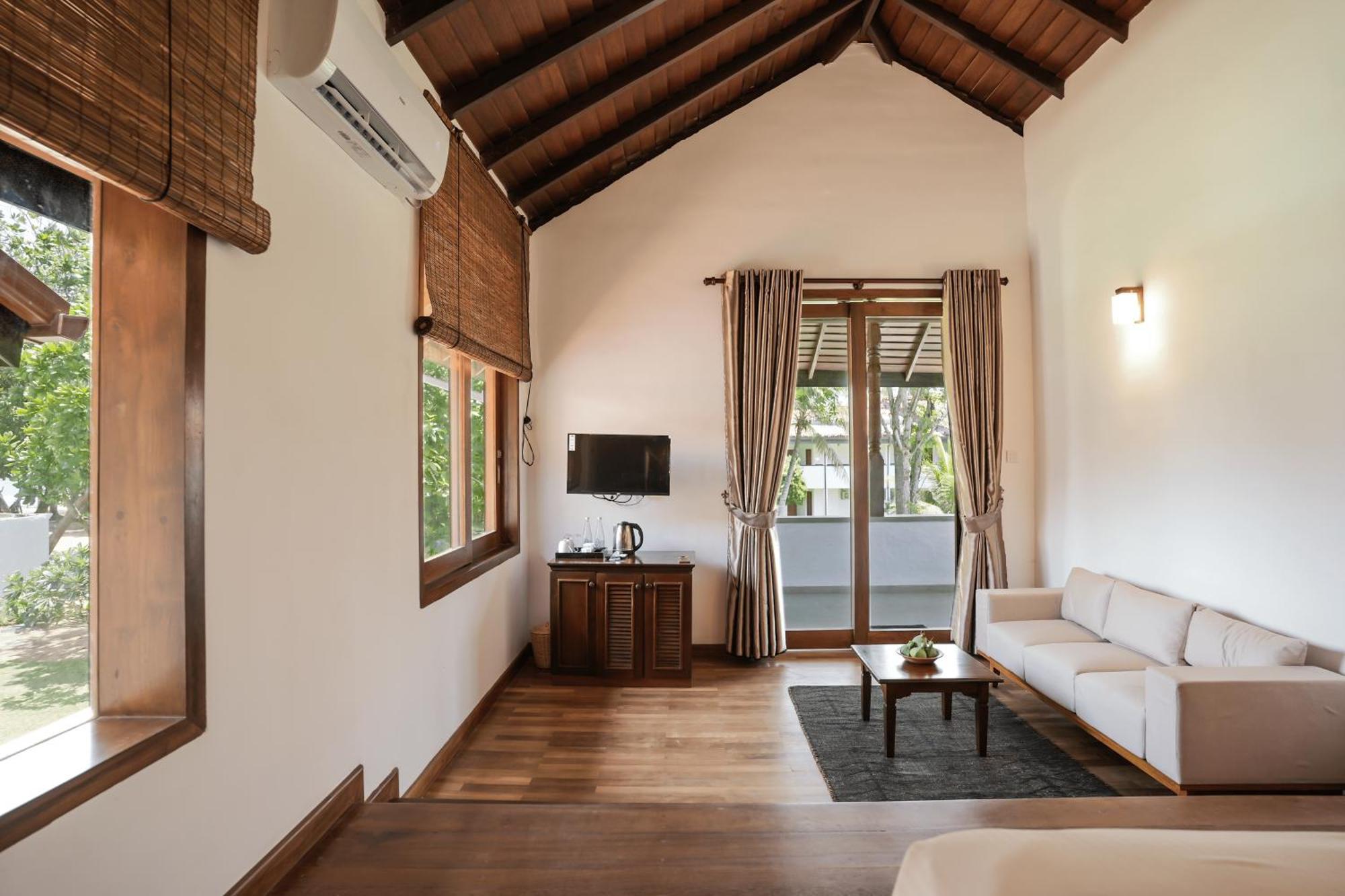 Hibiscus Beach Hotel & Villas Калутара Экстерьер фото