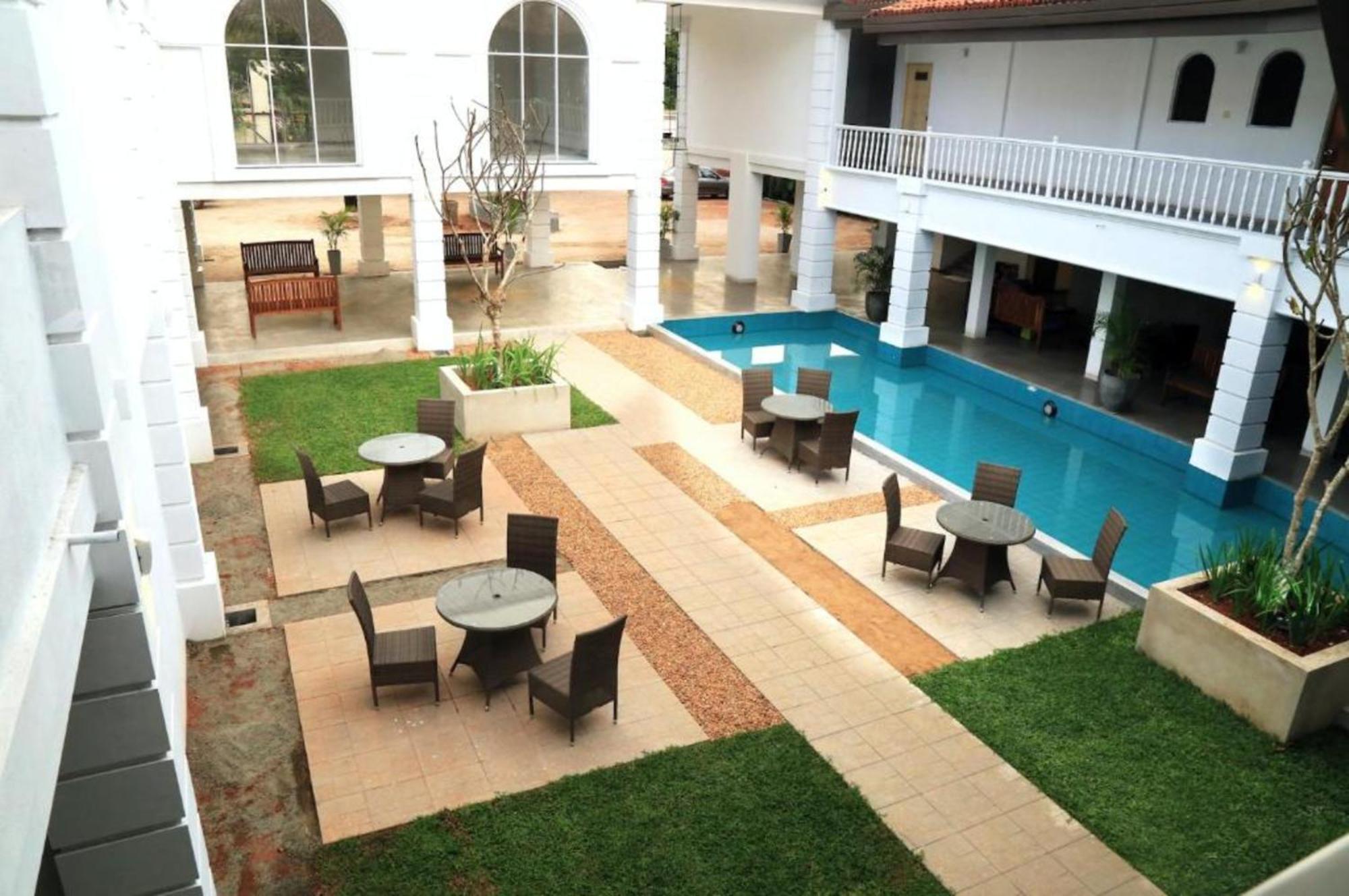 Hibiscus Beach Hotel & Villas Калутара Экстерьер фото
