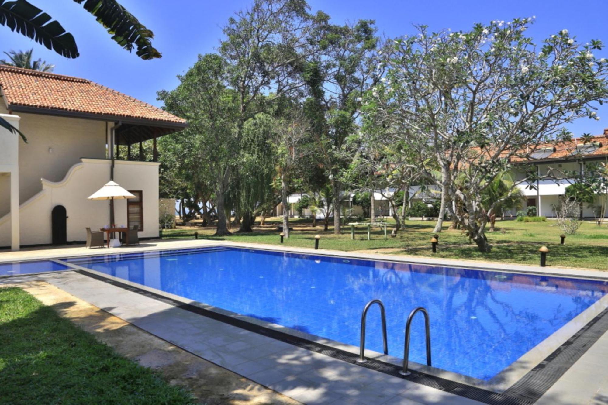 Hibiscus Beach Hotel & Villas Калутара Экстерьер фото