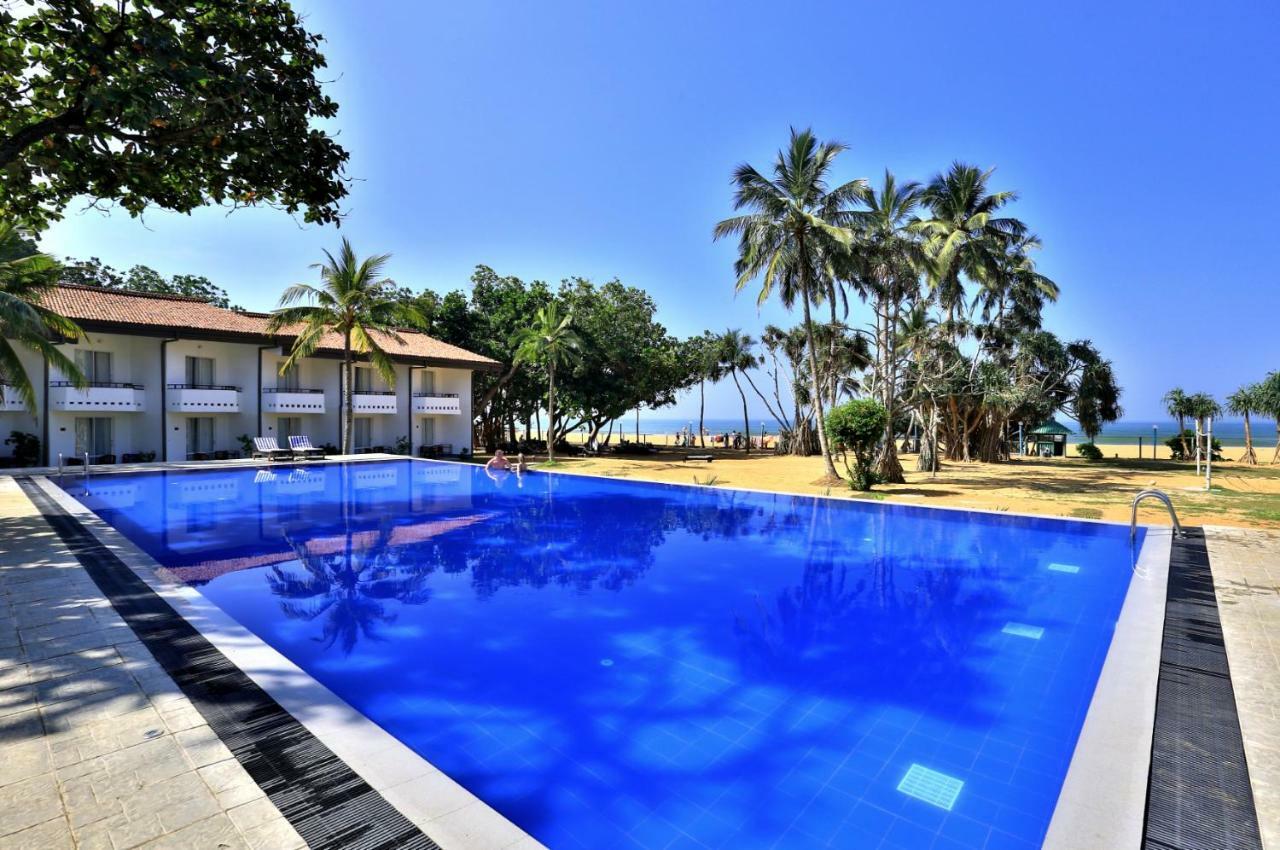 Отель hibiscus beach hotel villas 4. Гибискус Шри Ланка. Калутара / Kalutara Hibiscus Beach Hotel. Отель гибискус Шри Ланка. Отель Hibiscus Beach Hotel & Villas.